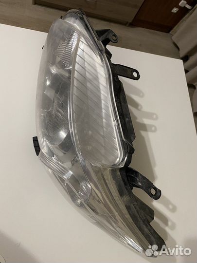 Фара левая toyota corolla 150