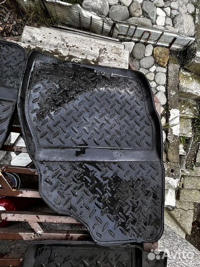 Резиновый коврик в машину mazda3