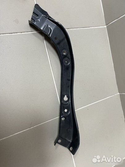 Суппорт радиатора правый Toyota Camry V50