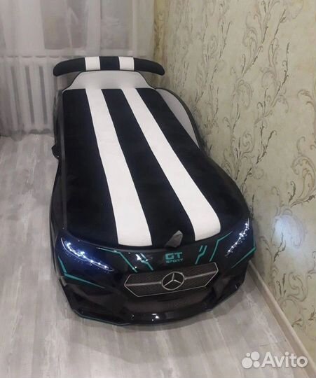 Детская кровать машина