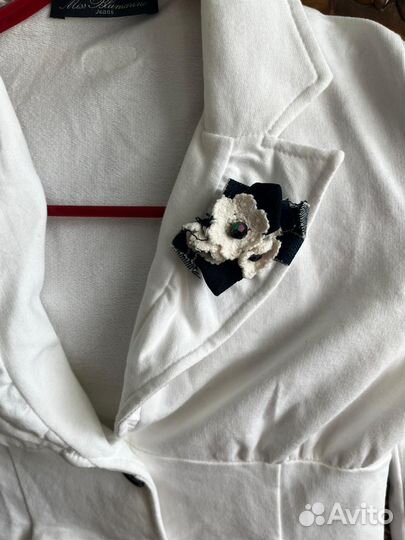 Жакет Miss Blumarine с брошью