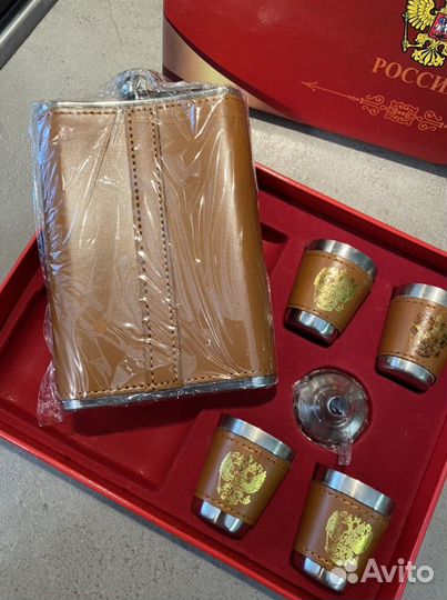 Фляжка и 4 рюмки