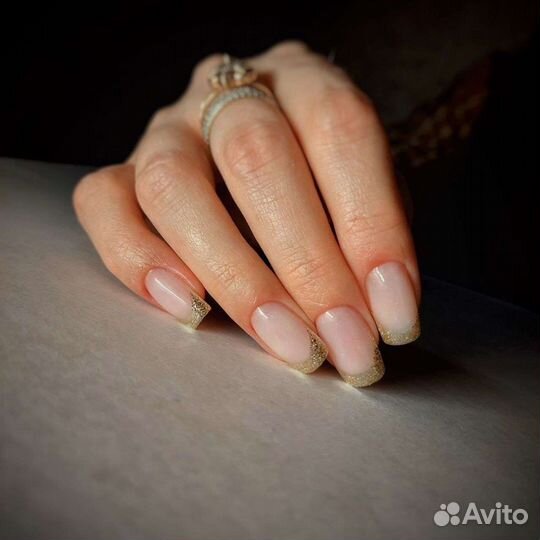 Модель на маникюр