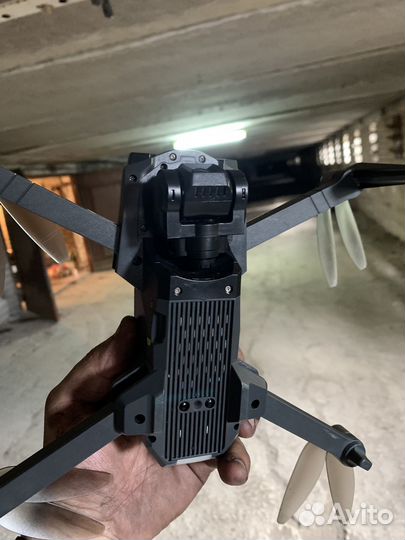 Квадрокоптер MJX Bugs B18Pro с трехосевым подвесом