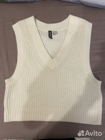 Жилетка женская вязаная бежевая