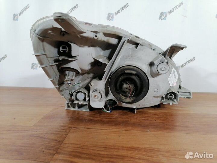 Фара передняя левая Toyota Platz SCP11