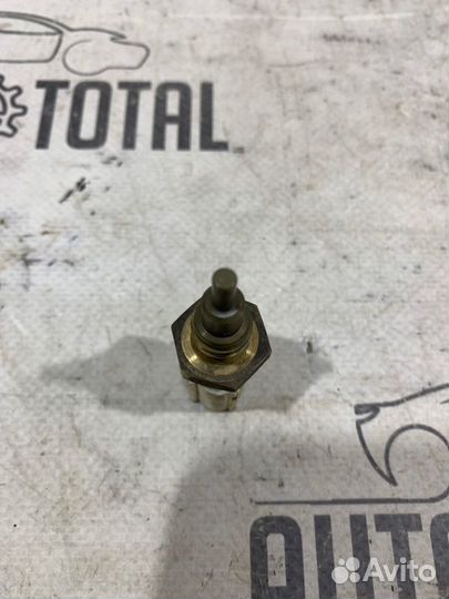 Датчик температуры охлаждающей жидкости Toyota