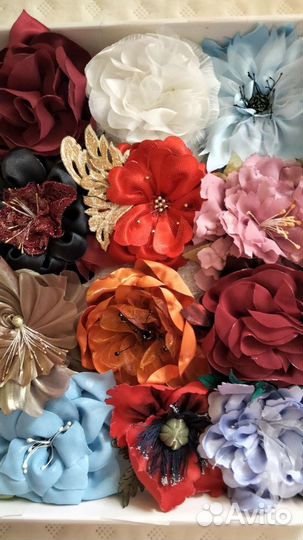 Цветы из шелка ручной работы:броши,заколки