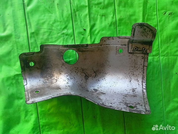 Тепловой экран глушителя на Kia Sorento BL 2002-20