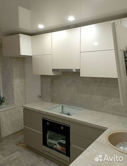 Кухня до потолка