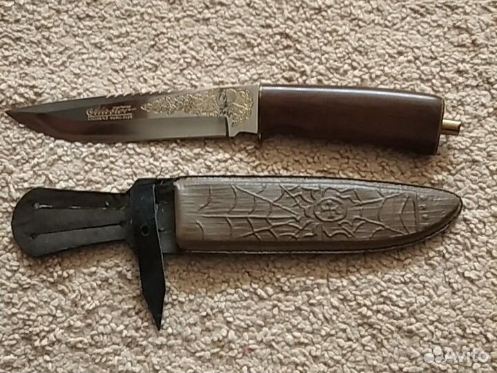Нож с гравировкой