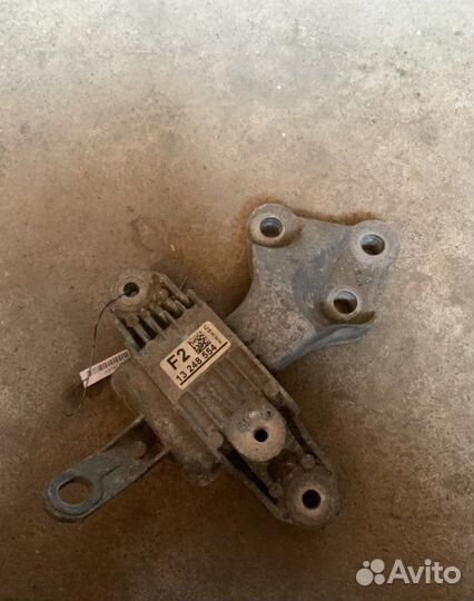 Опора двигателя передняя левая Chevrolet Cruze