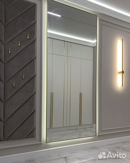 Зеркало в алюминиевой раме