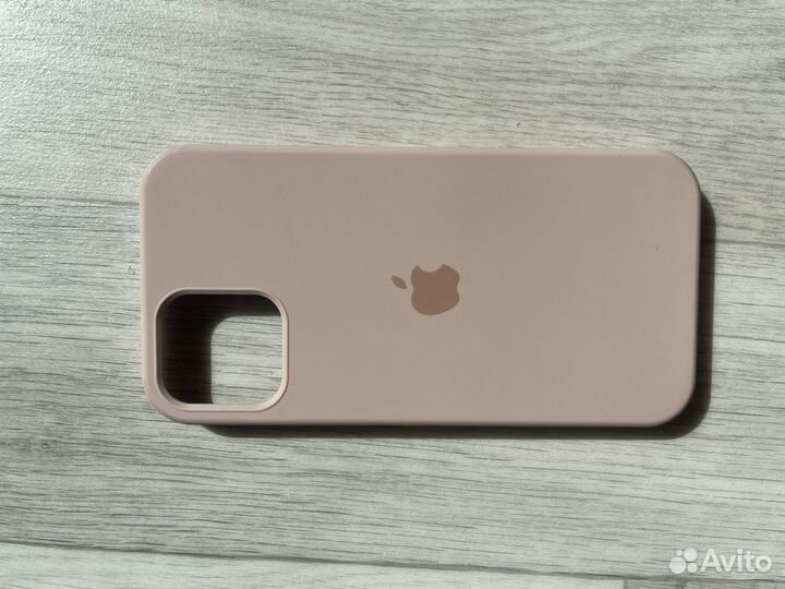 Чехлы на iPhone 12/12 про