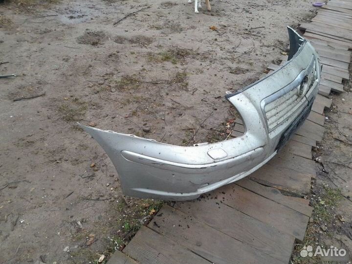 Бампер передний Toyota Avensis 2 2003-2006