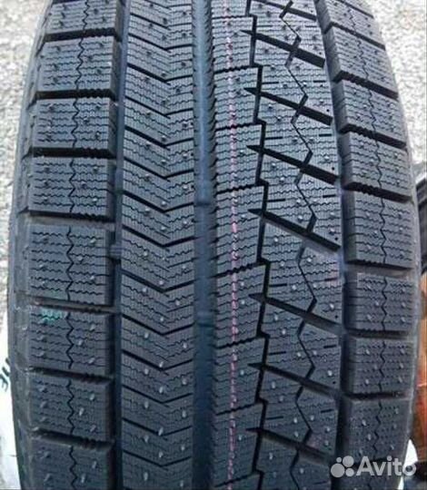 Bridgestone Blizzak VRX 235/45 R17 94S