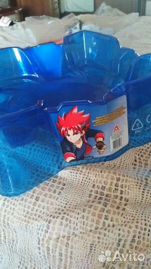 Арена для бэблэйдов с магнитной запуском