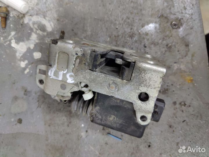 Замок двери задний правый Renault Logan