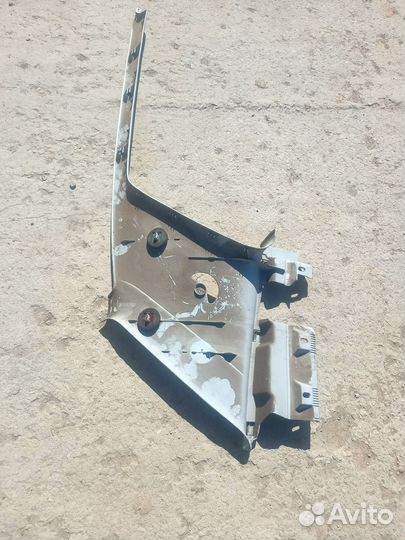 Обшивка багажника задняя правая Volkswagen Golf 3