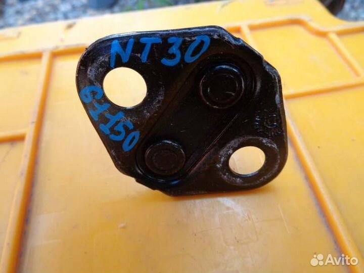 Петля замка багажника Nissan Xtrail NT30 QR20DE