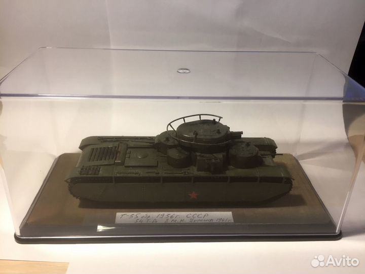 Модель танка Т-35 образца 1936 года,в боксе. 1/72