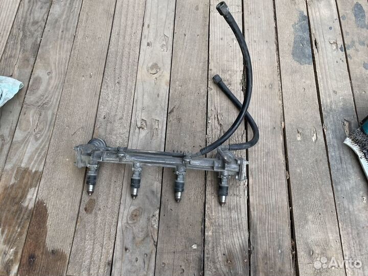 Топливная рампа с форсунками на w124 w202