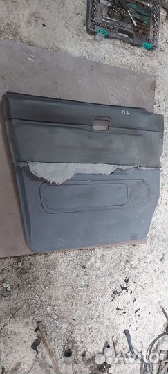 Обшивка двери Nissan Serena c23