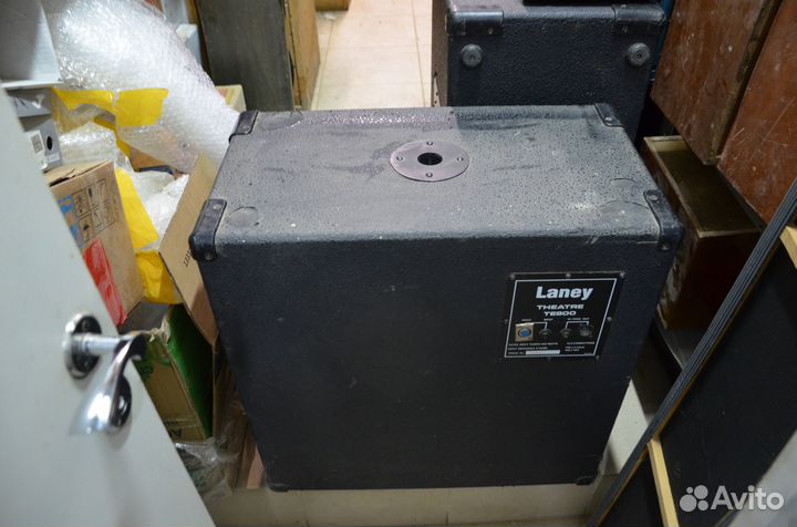 Басовый кабинет фирменный Laney Theatre TE800