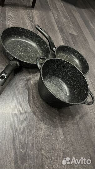 Набор кастрюль