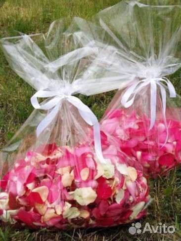 Лепестки роз