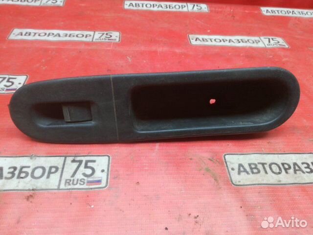 Кнопка стеклоподъемника задняя правая Honda Hr-V