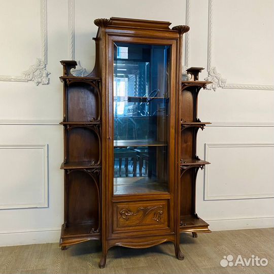 Антикварный шкаф-витрина