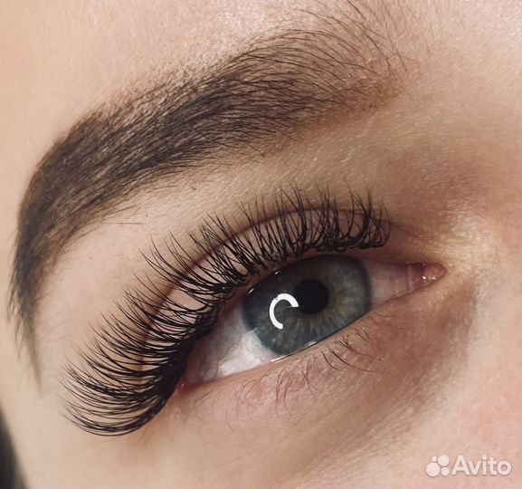 Наращивание ресниц и оформление бровей