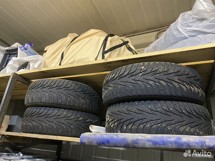 Yokohama IceGuard Stud IG65 215/60 R17