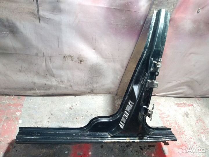 Центральная стойка левая Volvo V70 B5254T 1999