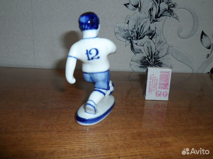 Статуэтка футболист