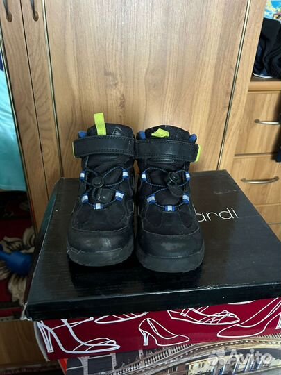 Кроссовки, ботиночки и сандали