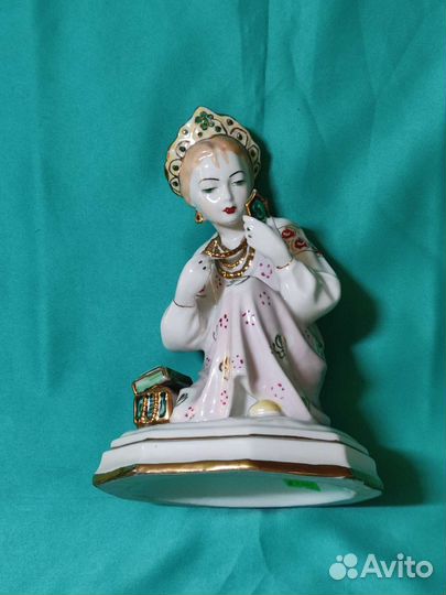 Фарфоровая Статуэтка 