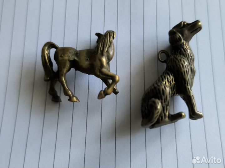 Три черепка.и две бронзовые фигурки