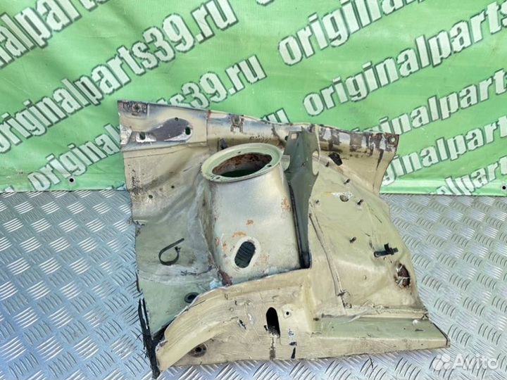 Стакан передний левый Mercedes-Benz W124 M102.985