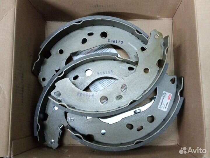 Тормозные колодки задние Delphi LS1940