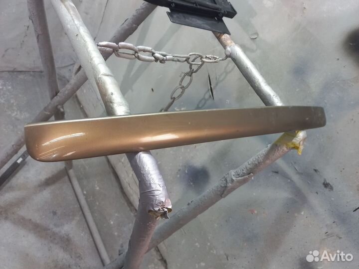 Молдинг багажника Toyota Avensis