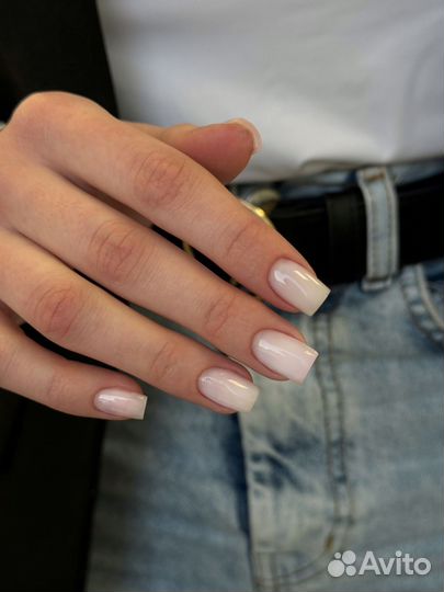 Модель на маникюр, покрытие гель-лаком