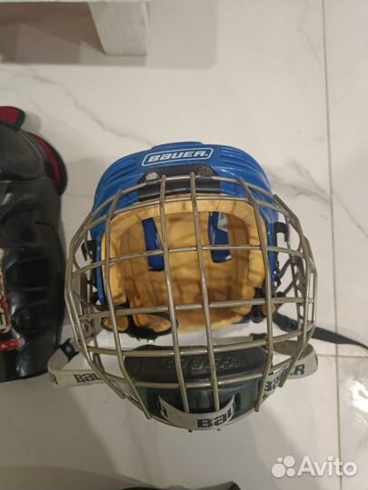 Хоккейный шлем, щитки