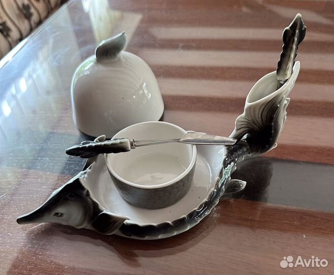 Икорница с ложками