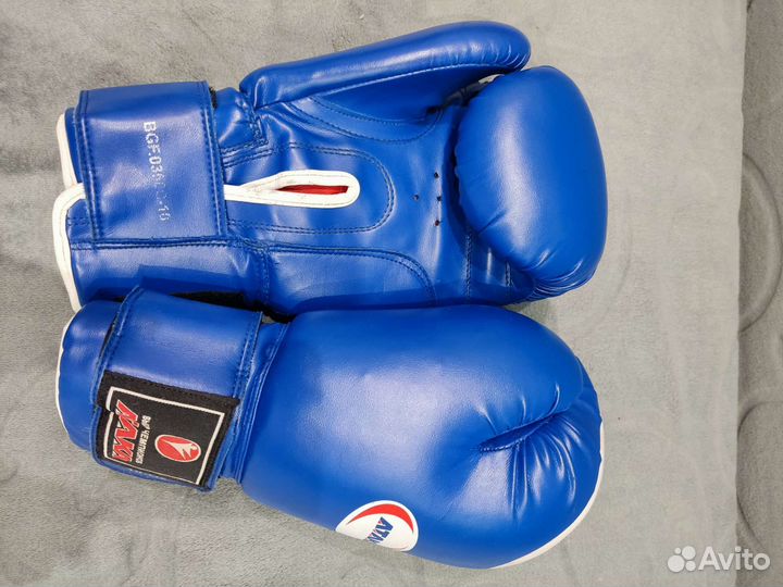 Боксерские перчатки 10 oz