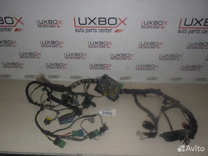 Блок предохранителя моторного отсека Peugeot 607