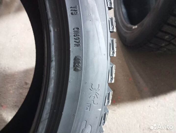 Pirelli Ice Zero 2 275/40 R21 и 315/35 R21 111H