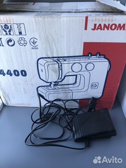 Швейная машина Janome 4400