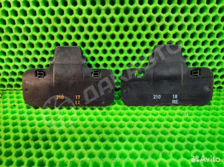 Форсунка омывателя лобового стекла левая